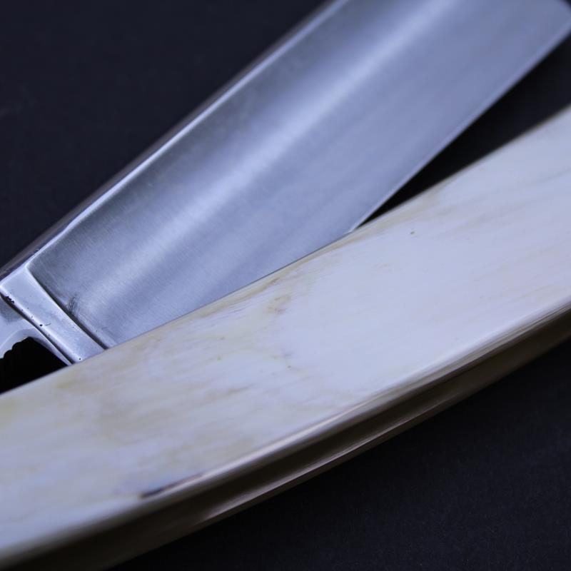 Ralf Aust 7/8 Horn Spanish Point Razor - Image 6