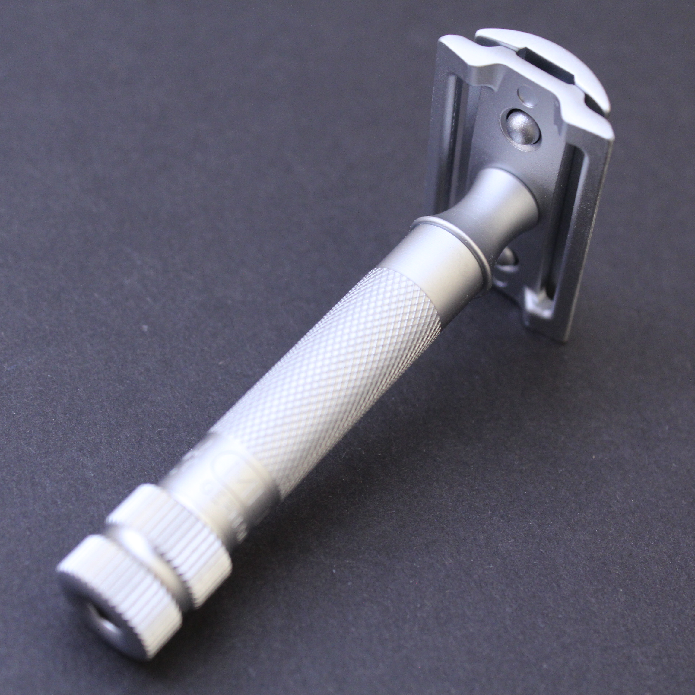 Merkur 34C Satin Finish Heavy Duty Classic DE Safety Razor - Image 3
