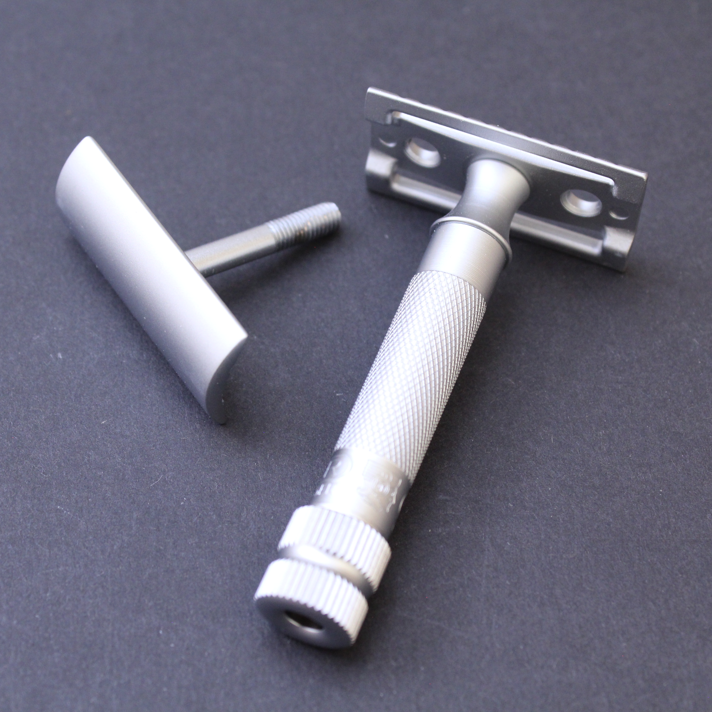 Merkur 34C Satin Finish Heavy Duty Classic DE Safety Razor - Image 4